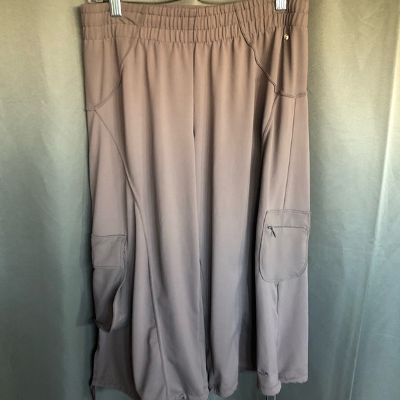 Gray Champion Active Wear Set for Women - Picture 4 of 7